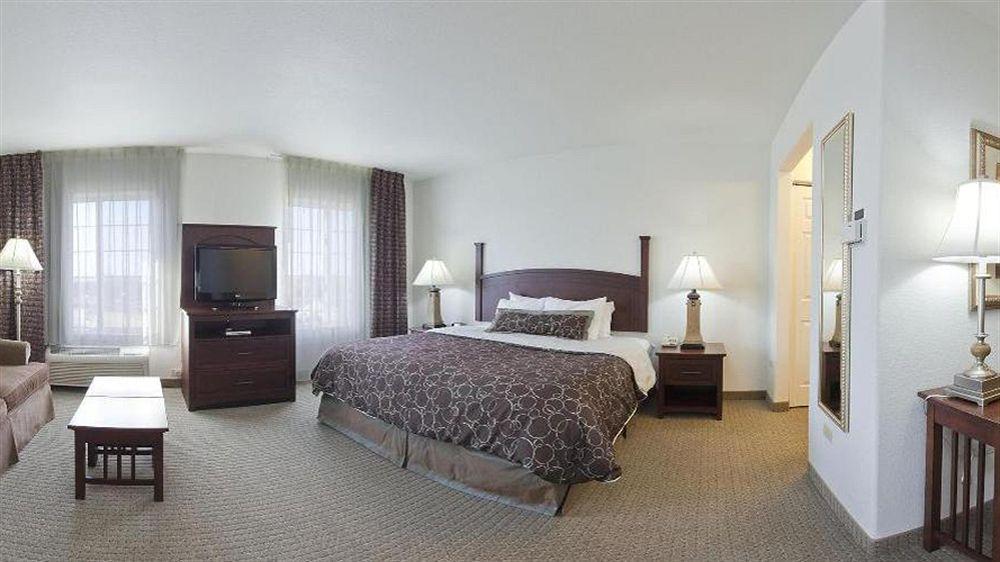 Staybridge Suites Rockford By Ihg Экстерьер фото