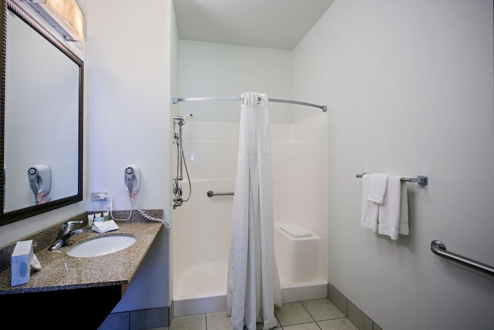 Staybridge Suites Rockford By Ihg Экстерьер фото