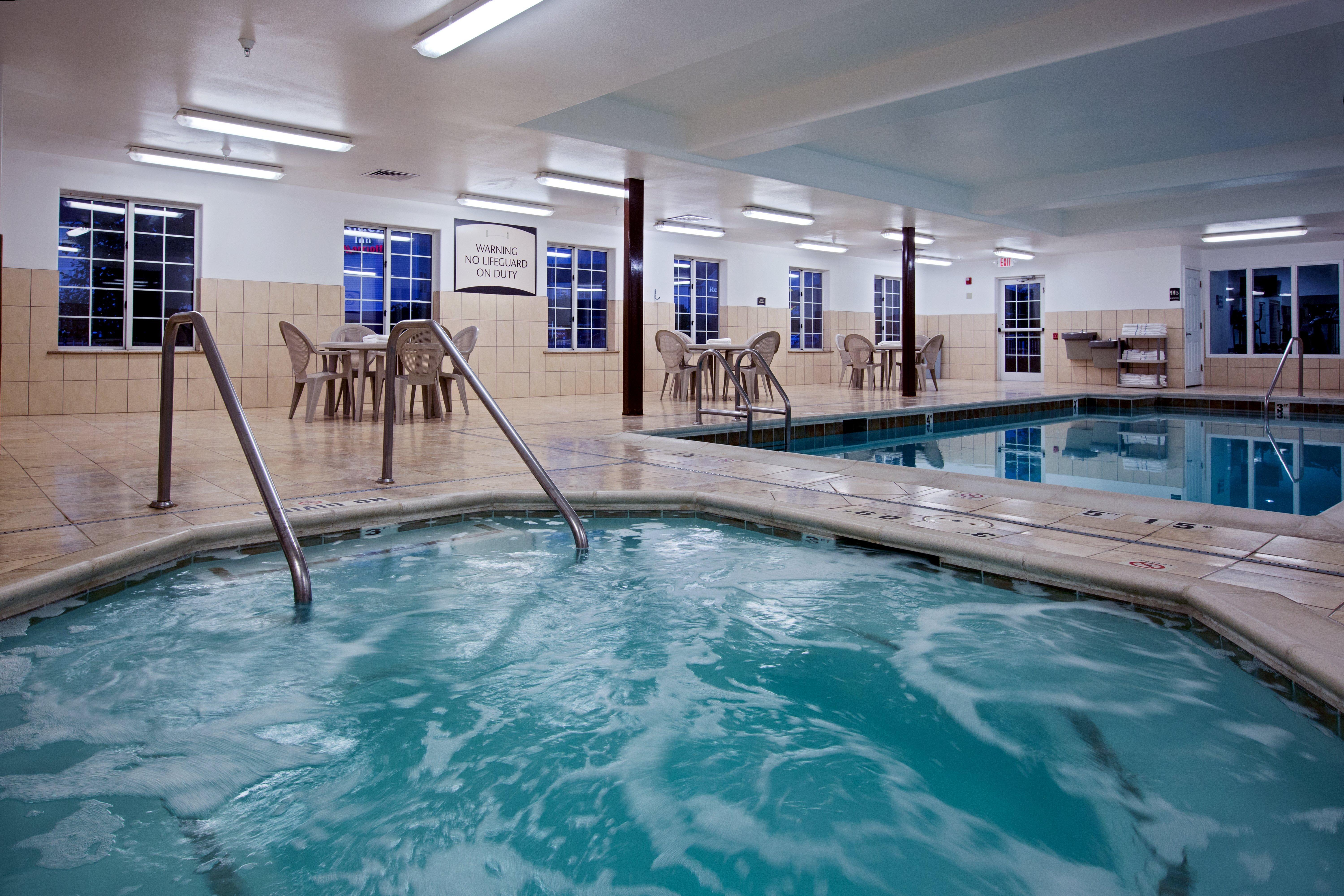 Staybridge Suites Rockford By Ihg Экстерьер фото