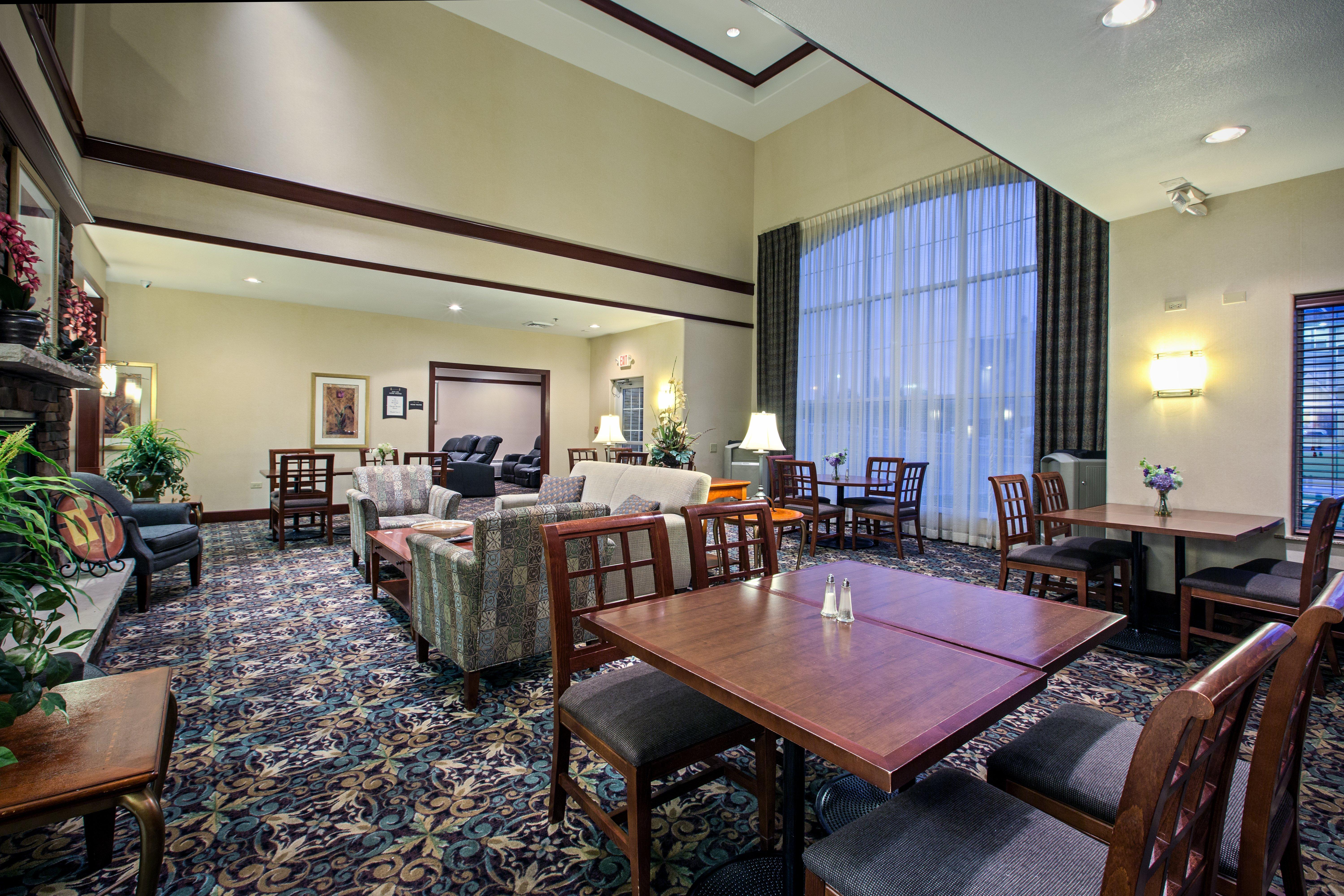 Staybridge Suites Rockford By Ihg Экстерьер фото