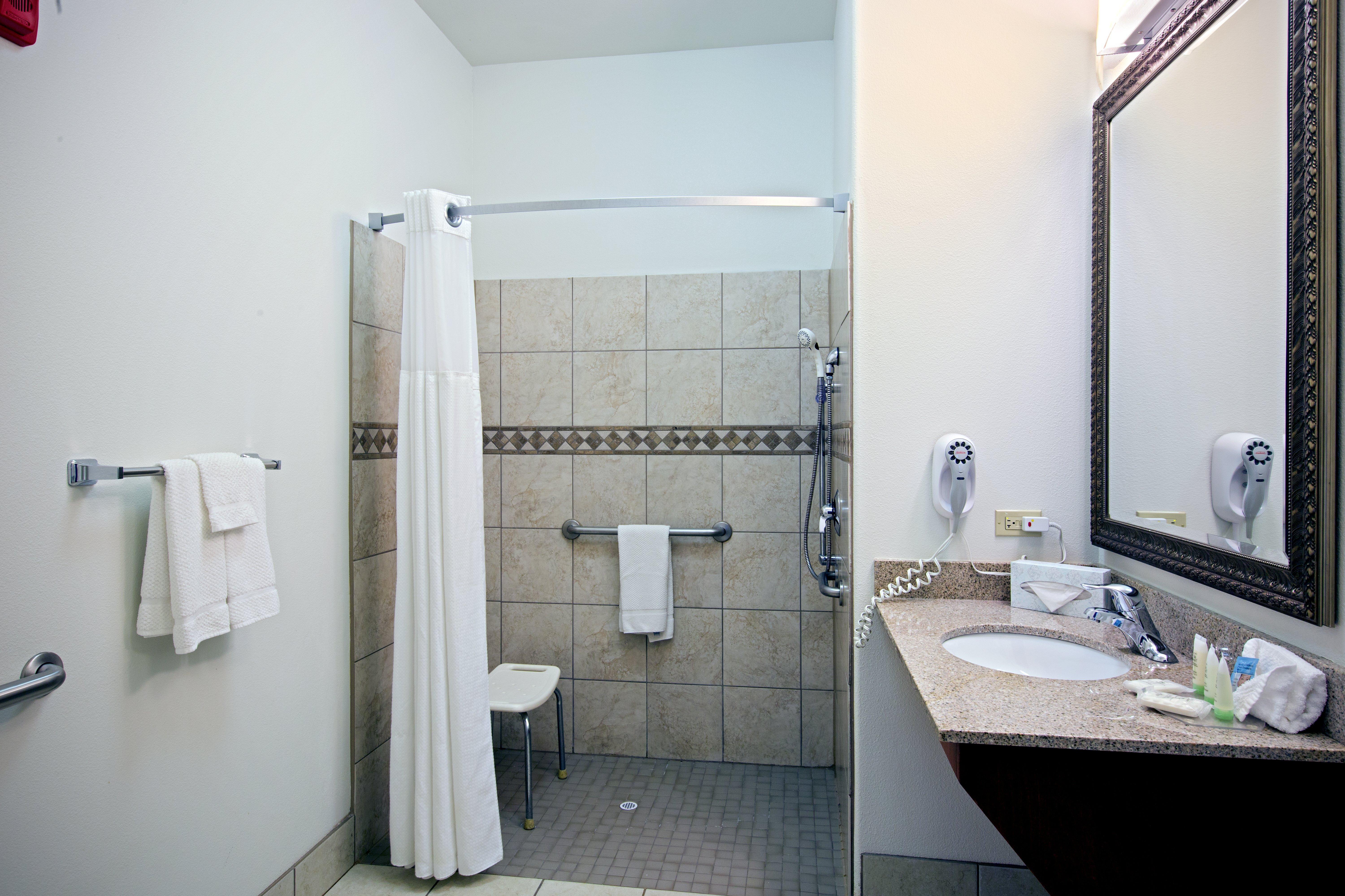 Staybridge Suites Rockford By Ihg Экстерьер фото
