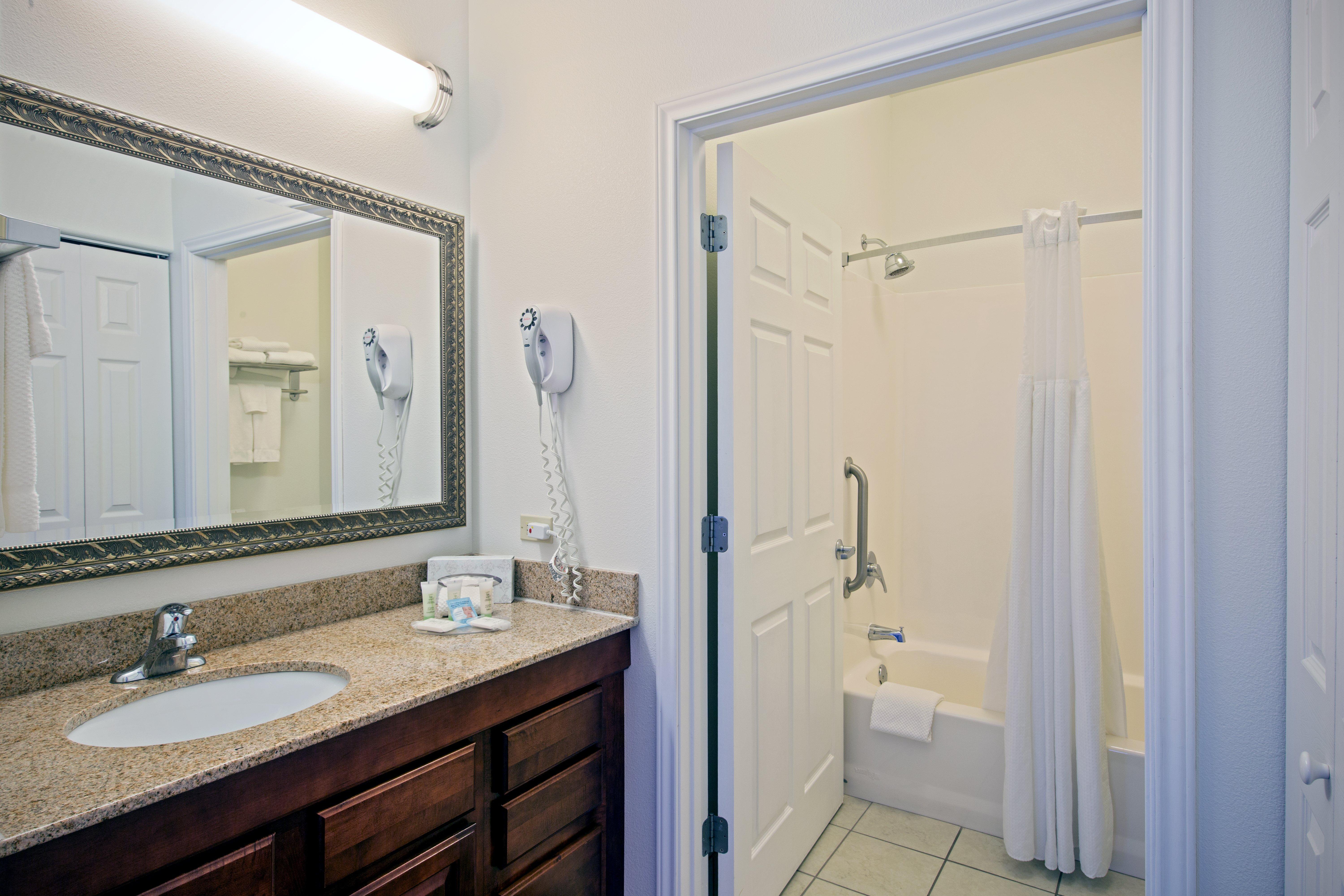 Staybridge Suites Rockford By Ihg Экстерьер фото