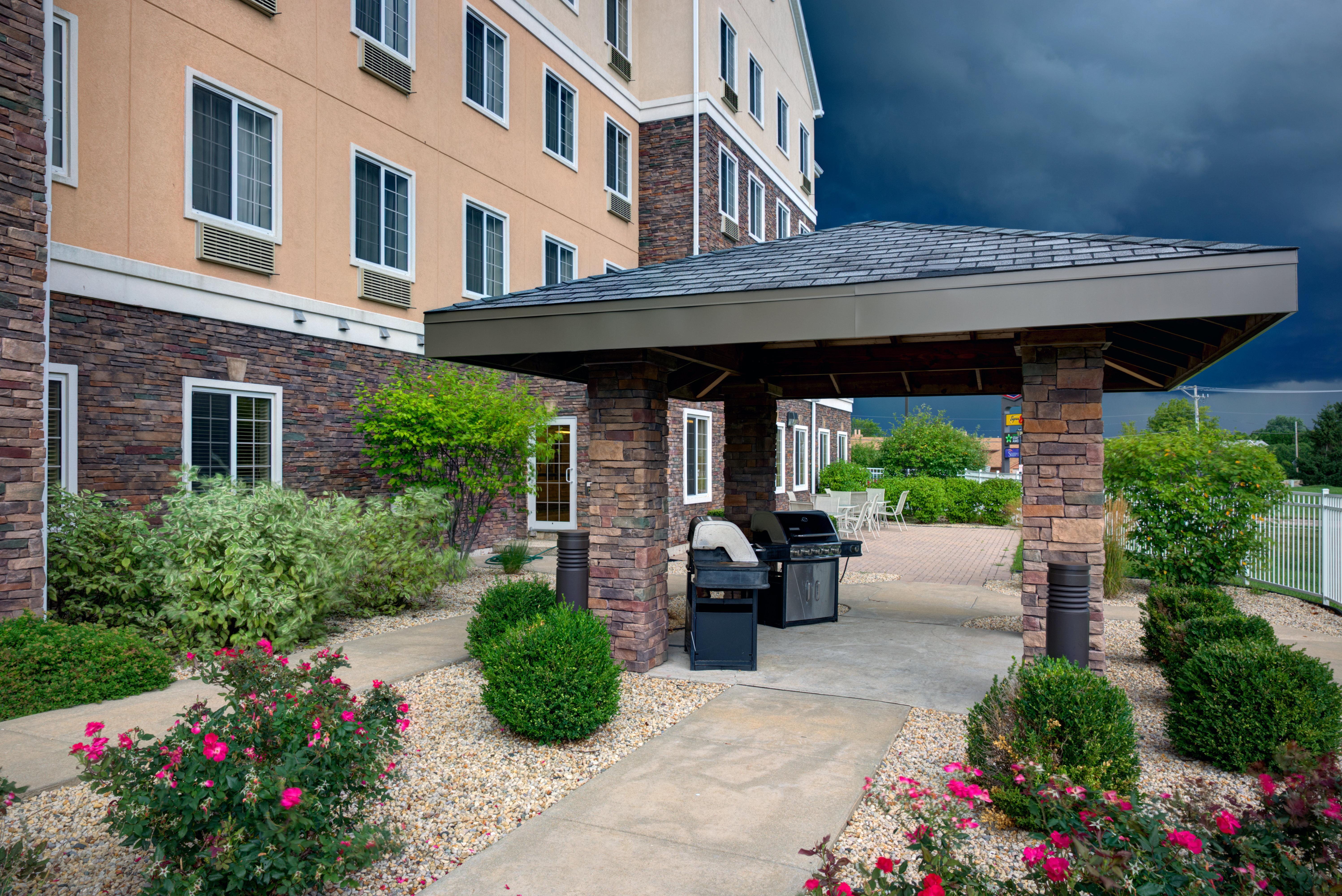 Staybridge Suites Rockford By Ihg Экстерьер фото