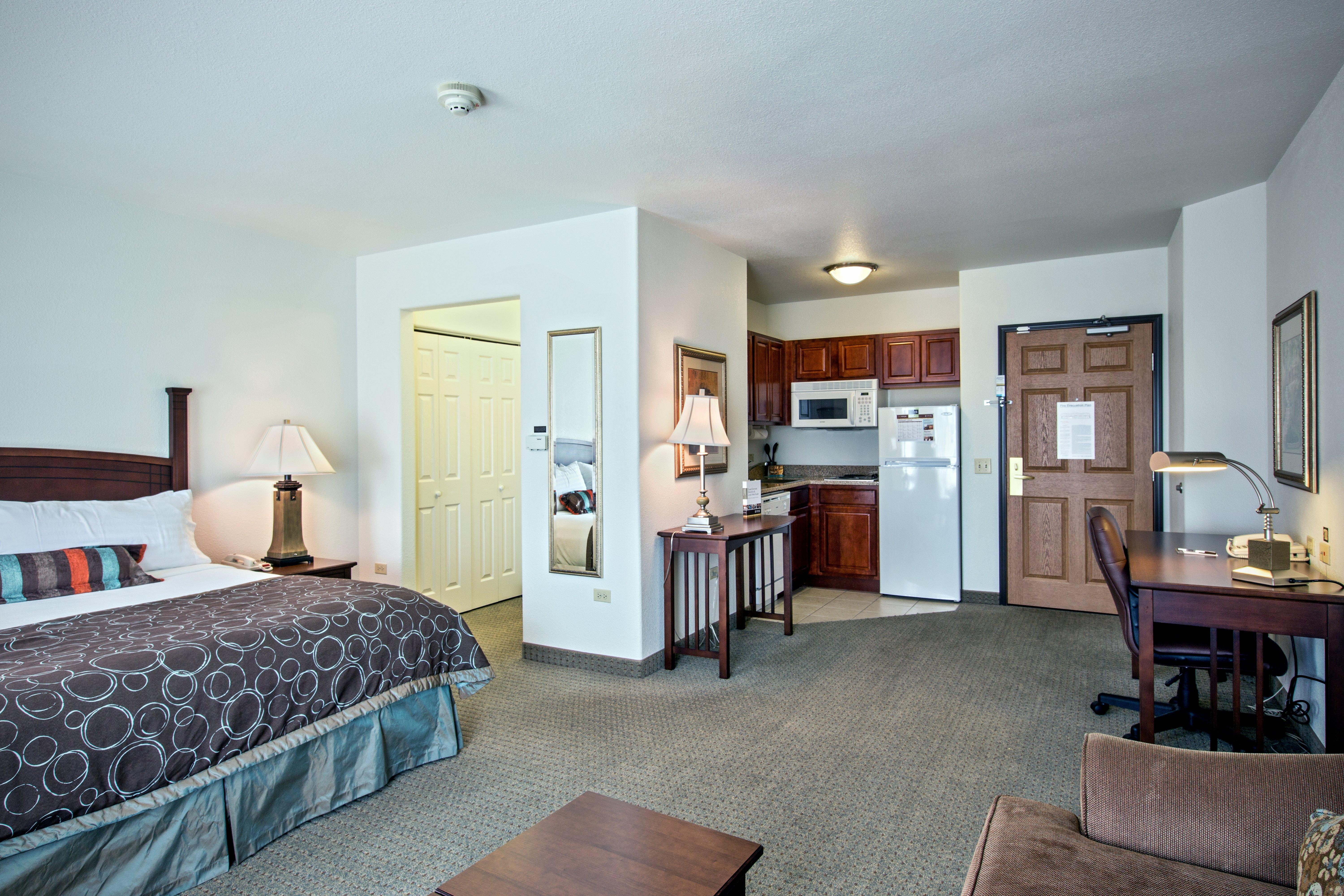 Staybridge Suites Rockford By Ihg Экстерьер фото
