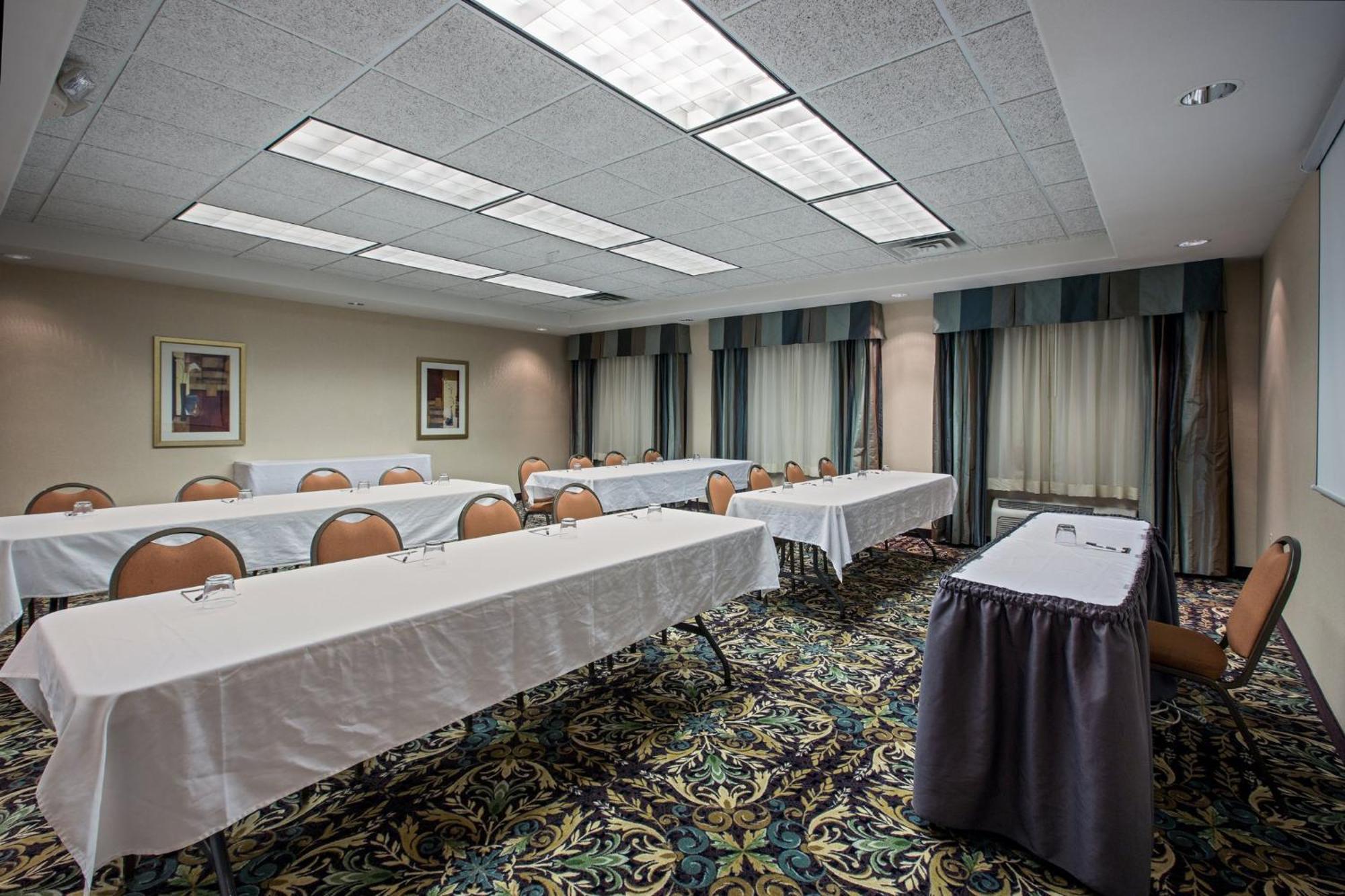 Staybridge Suites Rockford By Ihg Экстерьер фото