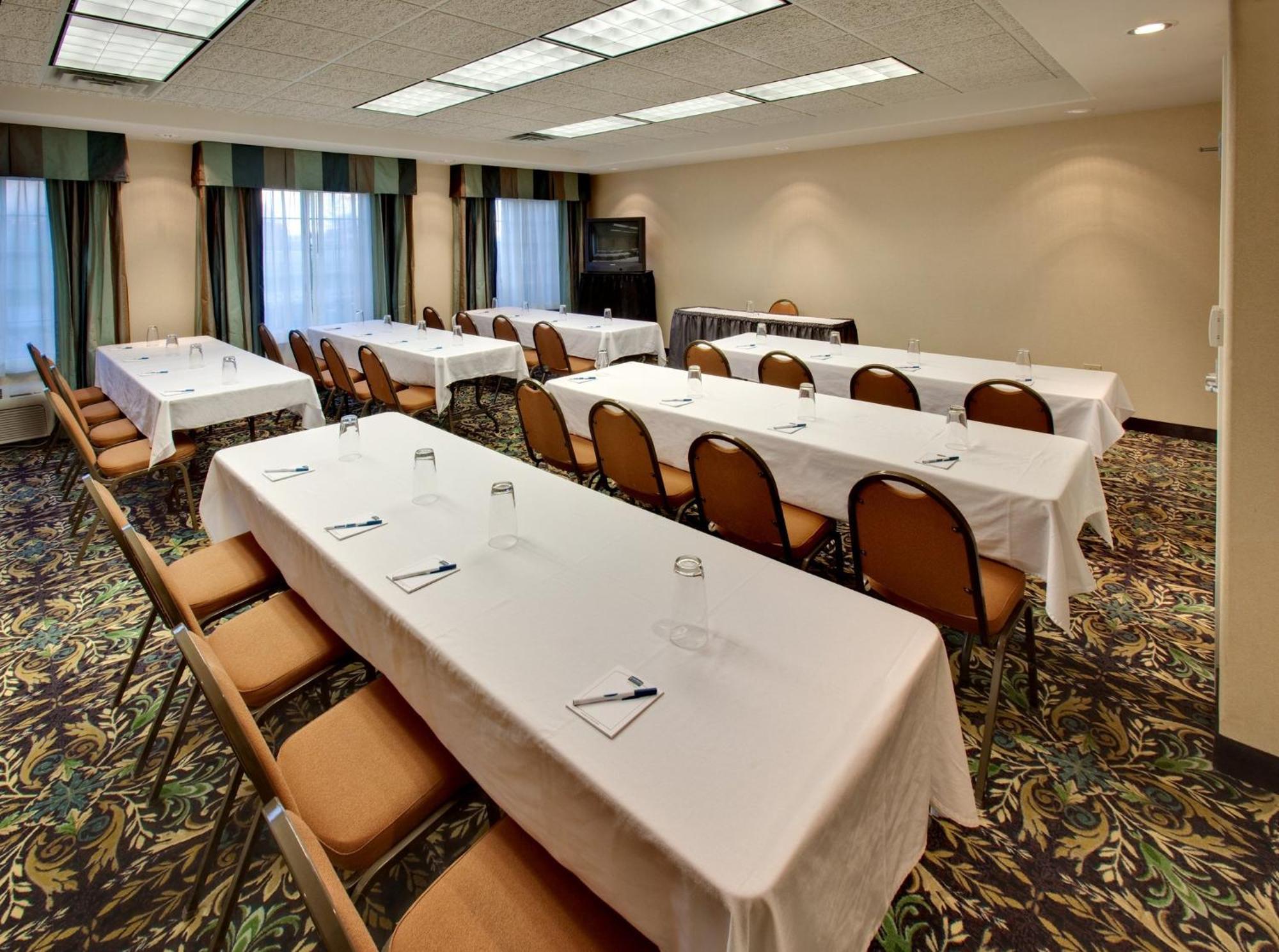 Staybridge Suites Rockford By Ihg Экстерьер фото
