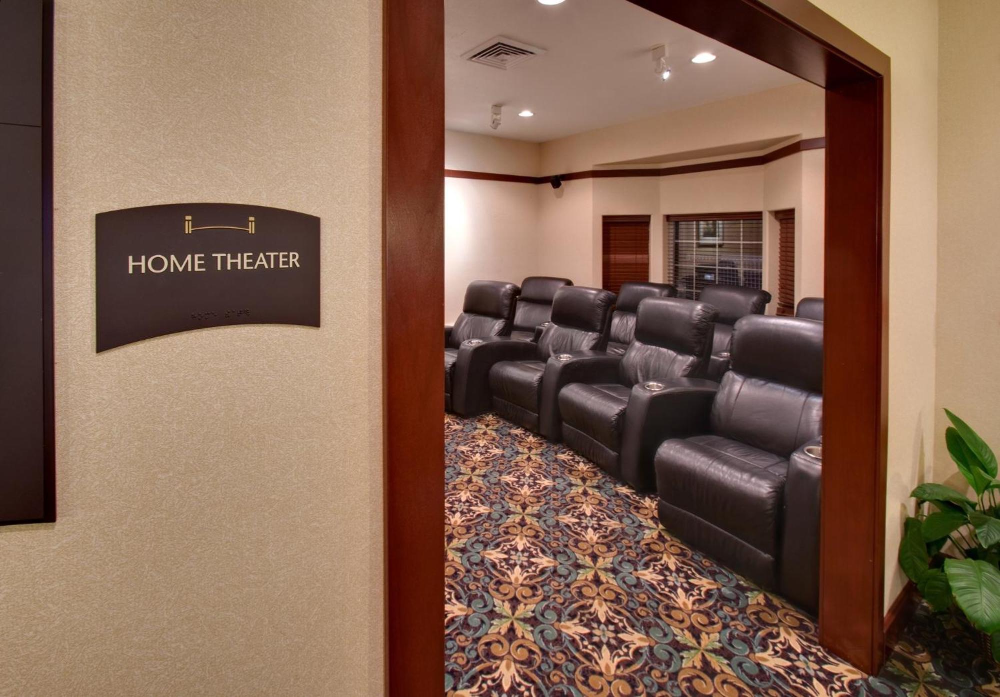 Staybridge Suites Rockford By Ihg Экстерьер фото