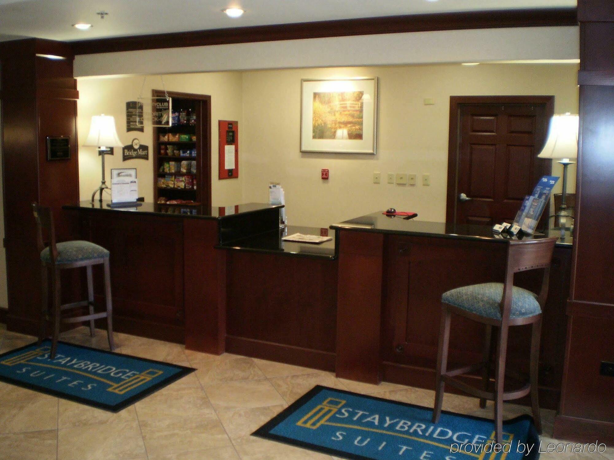 Staybridge Suites Rockford By Ihg Интерьер фото