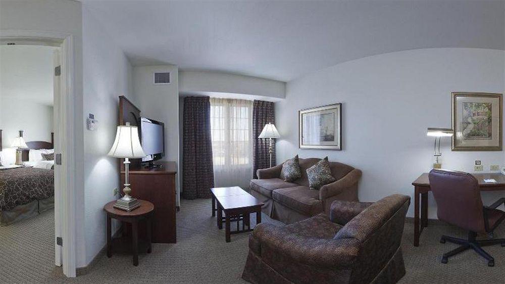 Staybridge Suites Rockford By Ihg Экстерьер фото