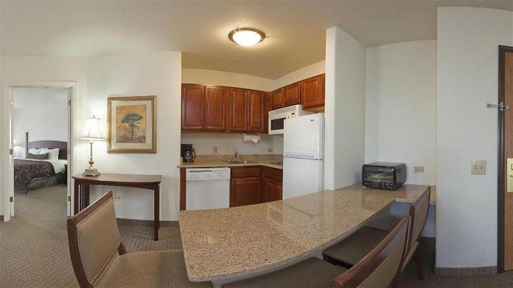 Staybridge Suites Rockford By Ihg Экстерьер фото